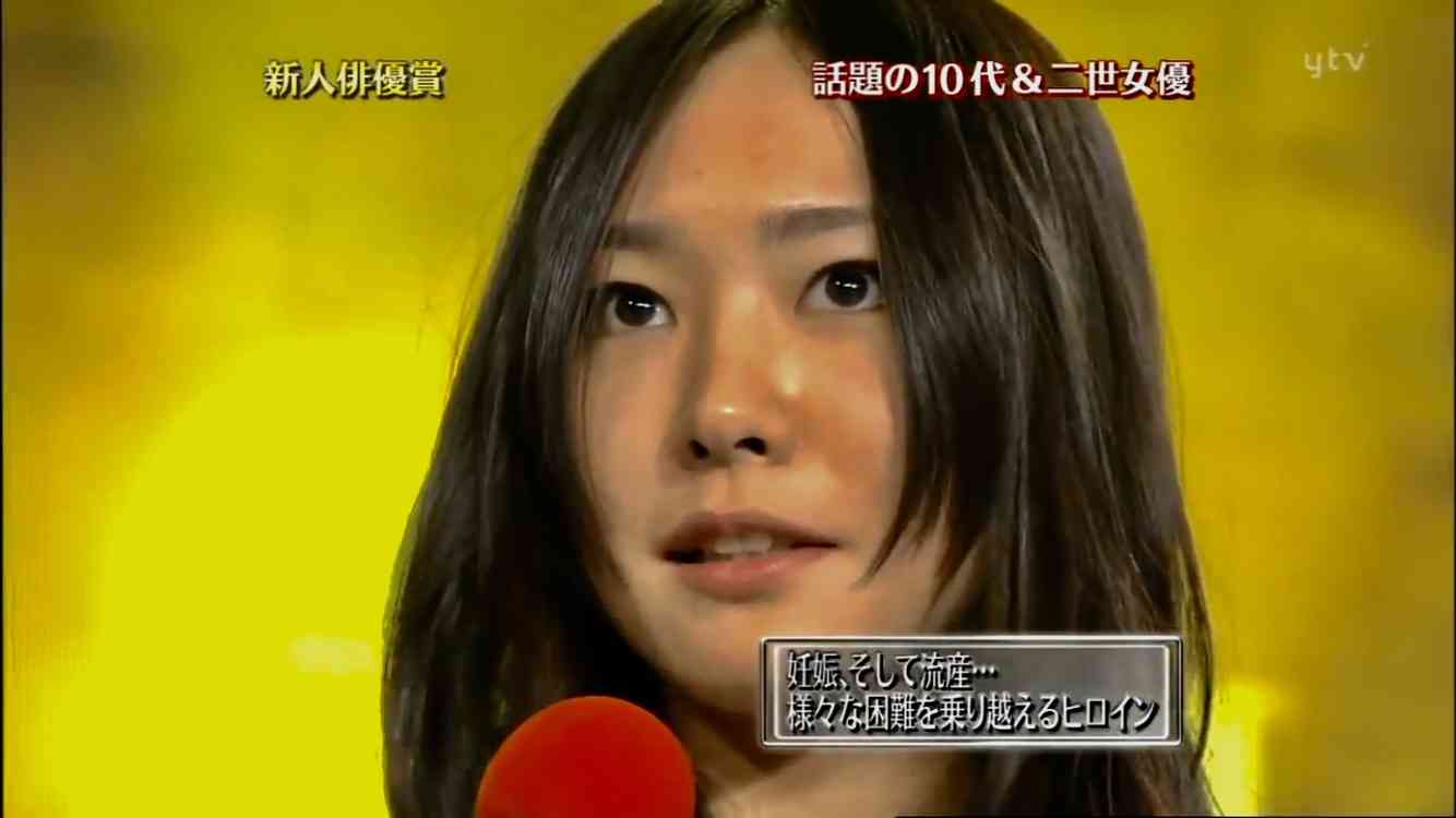 新垣結衣、ムロツヨシと“夫婦2ショット”解禁 「親バカ青春白書」クランクイン