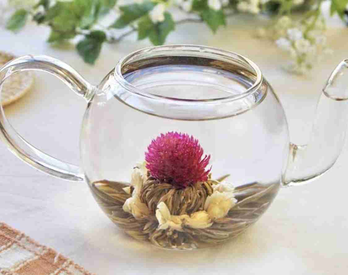 家で茶葉から入れたお茶を飲んでる人！