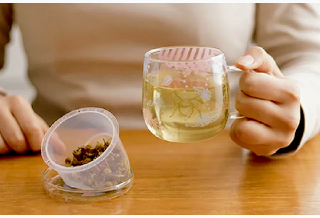 家で茶葉から入れたお茶を飲んでる人！