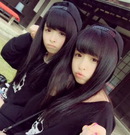 さすが双子!? 三倉茉奈、鏡に映った佳奈を自分と間違える「いま髪型が似てるから…」