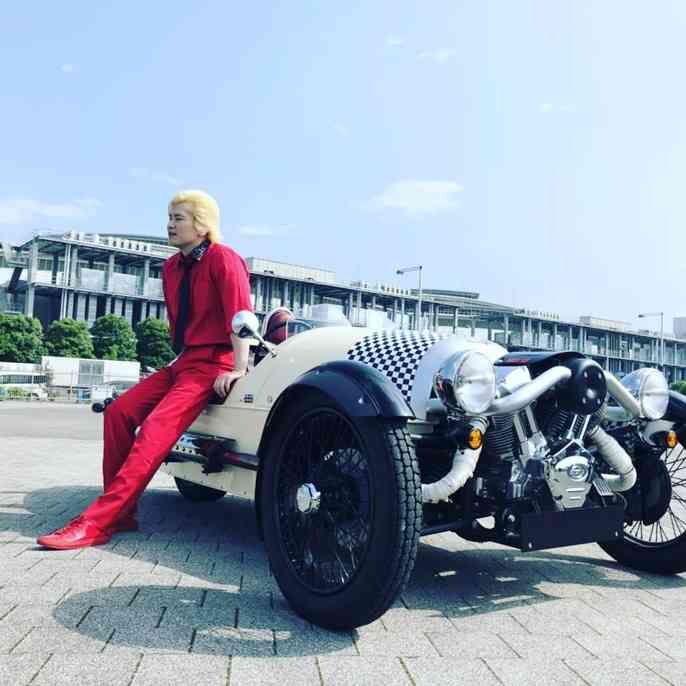 カズレーザー「ミニチュアみたいな」対談写真に反響「これは芸術」「フィギュア化してほしい」