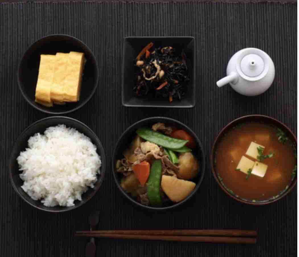 美しく、美味しそうな和食の盛り付けが見たいです。