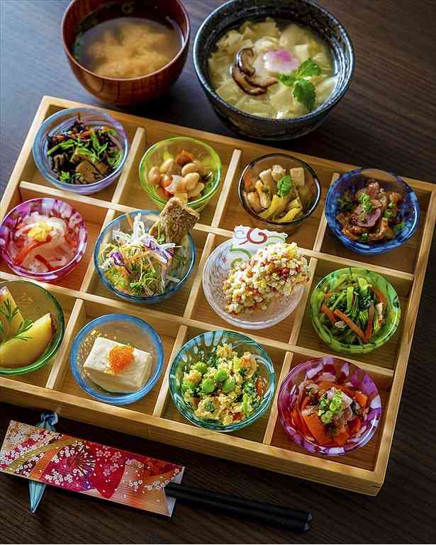 美しく、美味しそうな和食の盛り付けが見たいです。