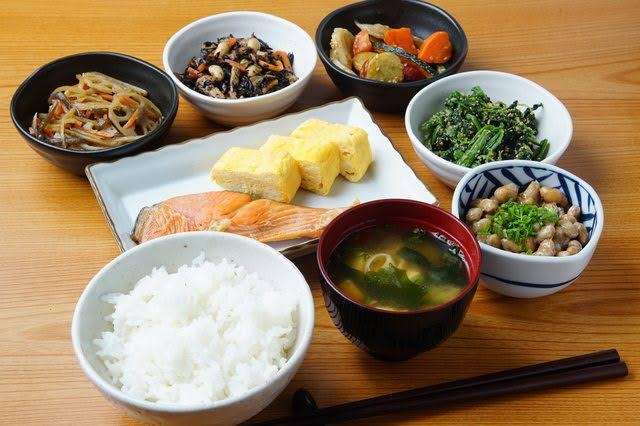 美しく、美味しそうな和食の盛り付けが見たいです。