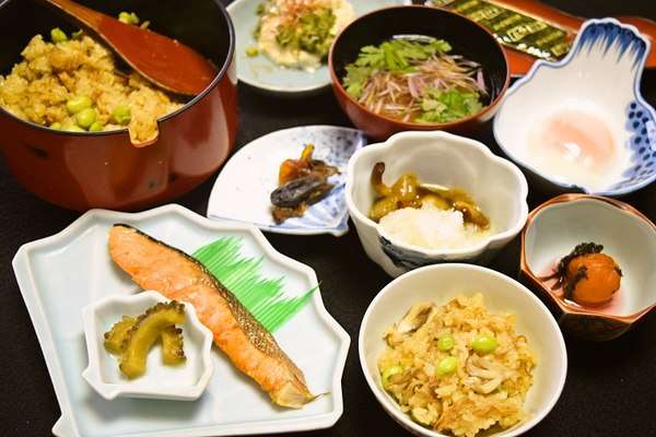 美しく、美味しそうな和食の盛り付けが見たいです。