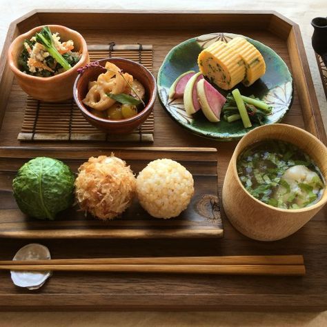 美しく、美味しそうな和食の盛り付けが見たいです。