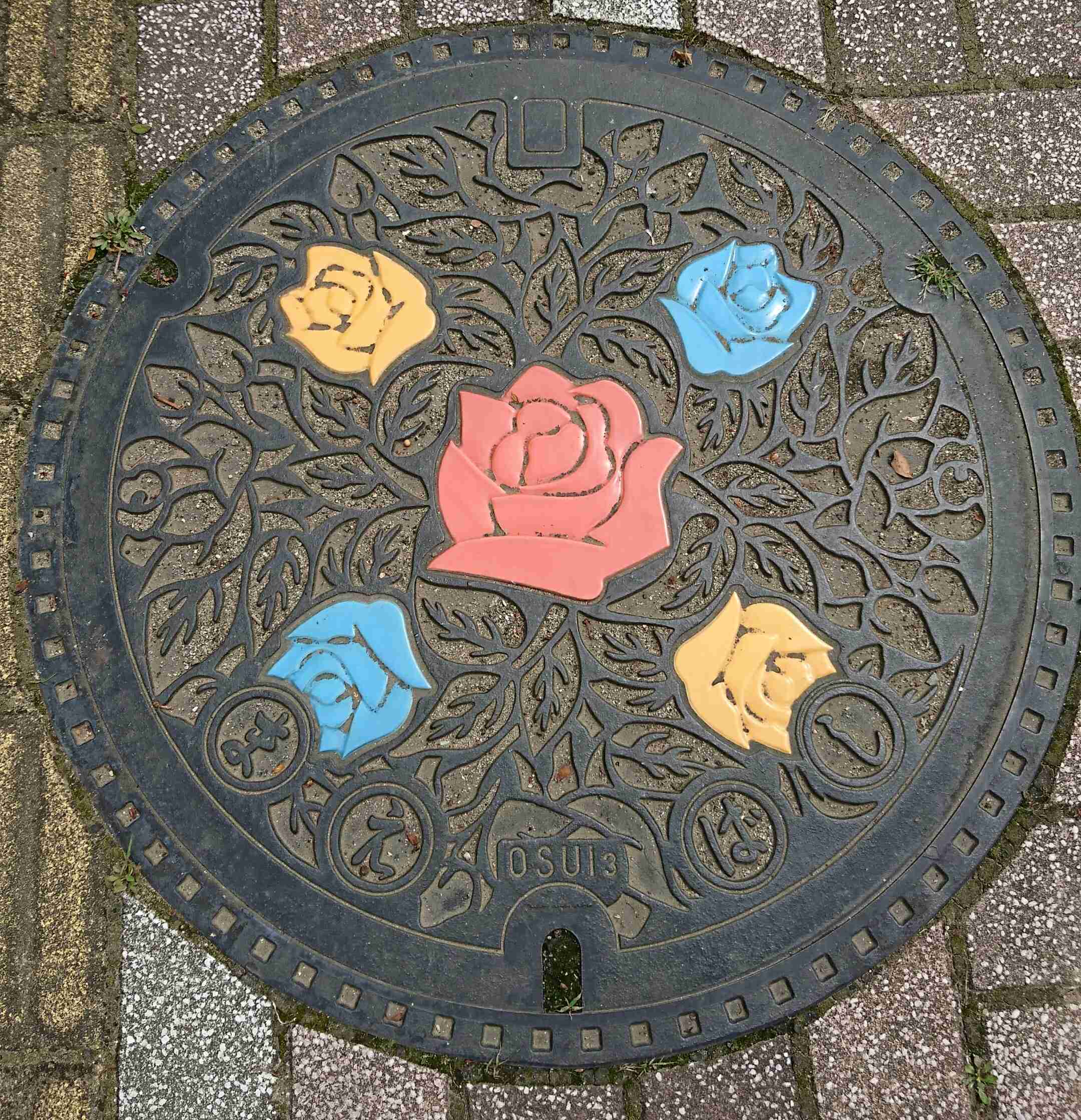 日本各地、様々なマンホールを貼るトピ♪