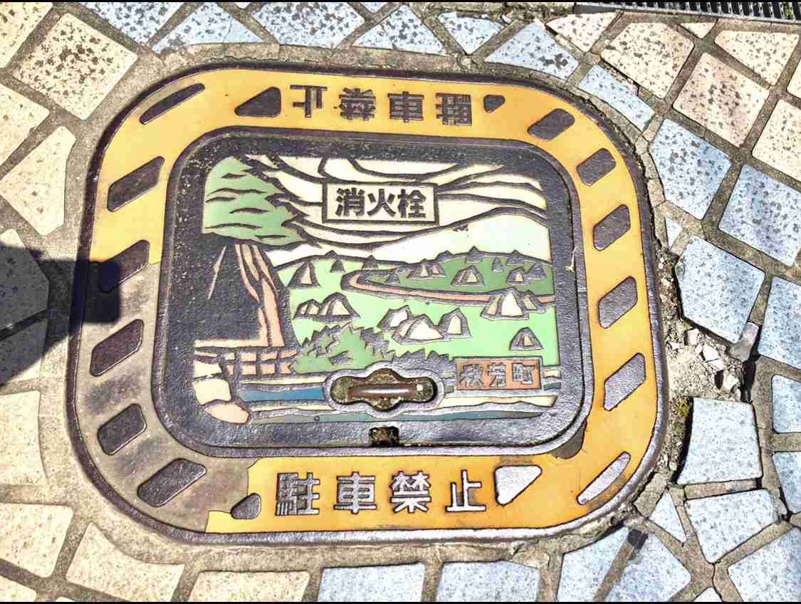 日本各地、様々なマンホールを貼るトピ♪