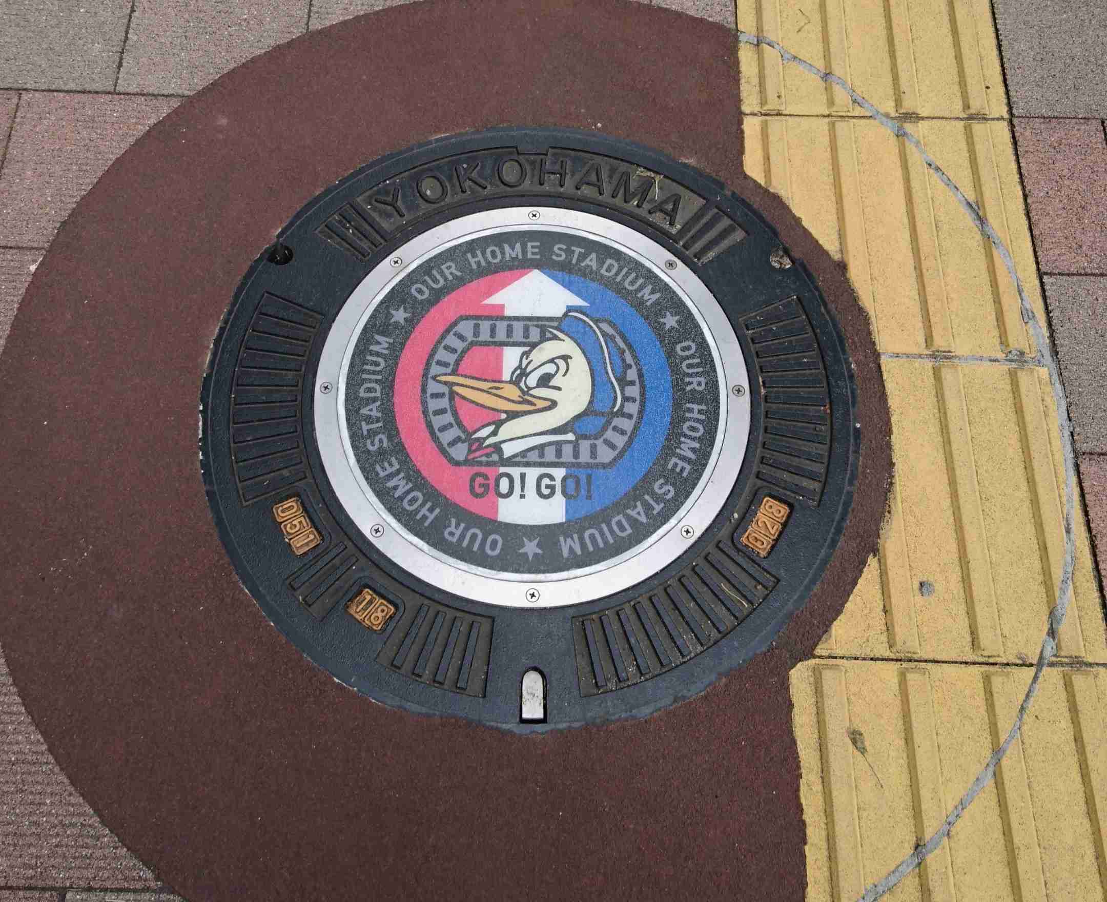 日本各地、様々なマンホールを貼るトピ♪