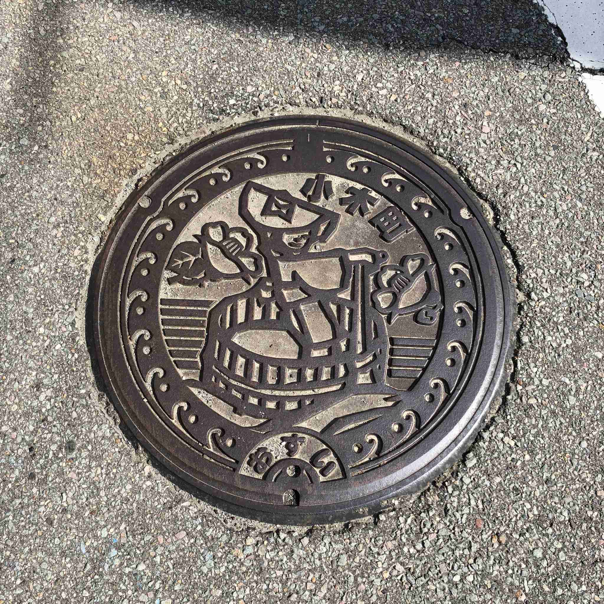 日本各地、様々なマンホールを貼るトピ♪
