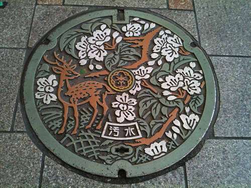 日本各地、様々なマンホールを貼るトピ♪