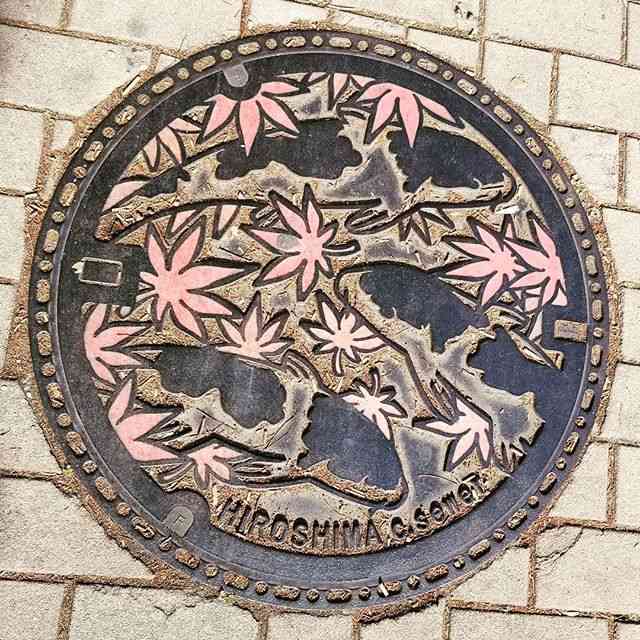 日本各地、様々なマンホールを貼るトピ♪