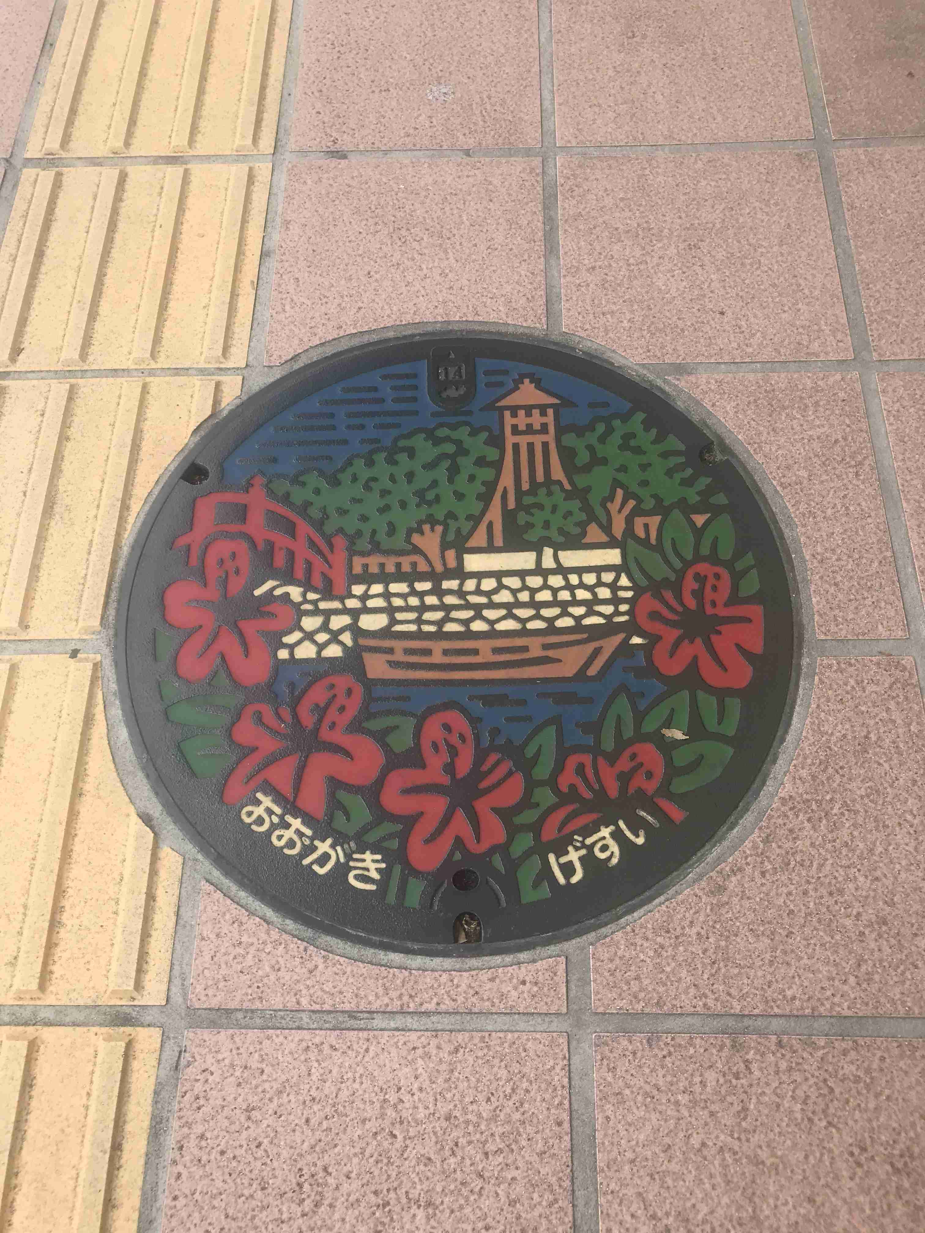 日本各地、様々なマンホールを貼るトピ♪
