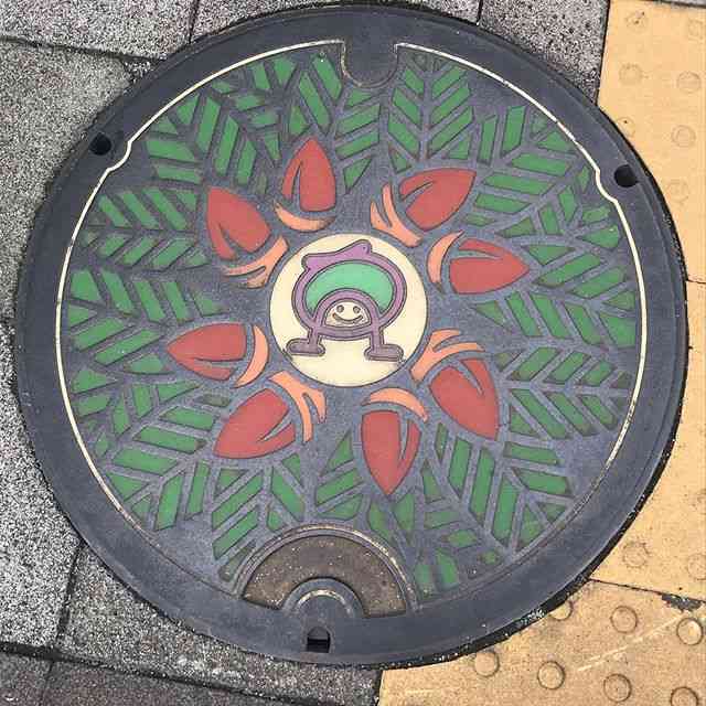 日本各地、様々なマンホールを貼るトピ♪
