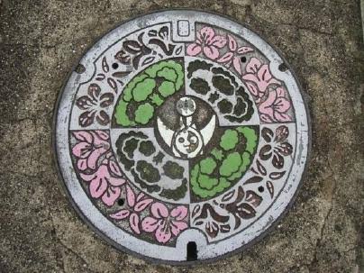 日本各地、様々なマンホールを貼るトピ♪