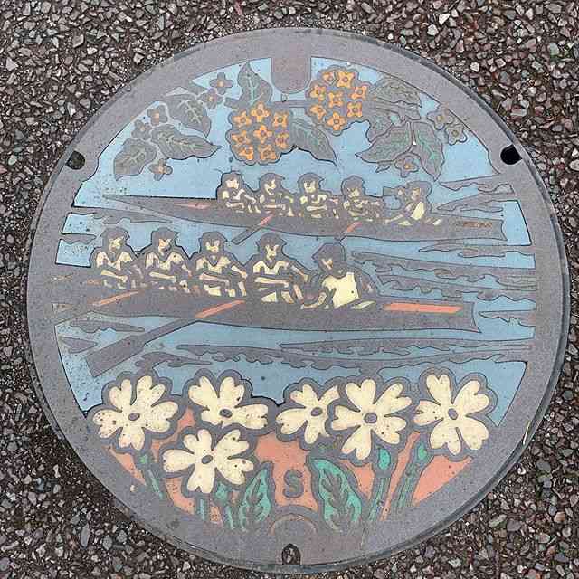 日本各地、様々なマンホールを貼るトピ♪