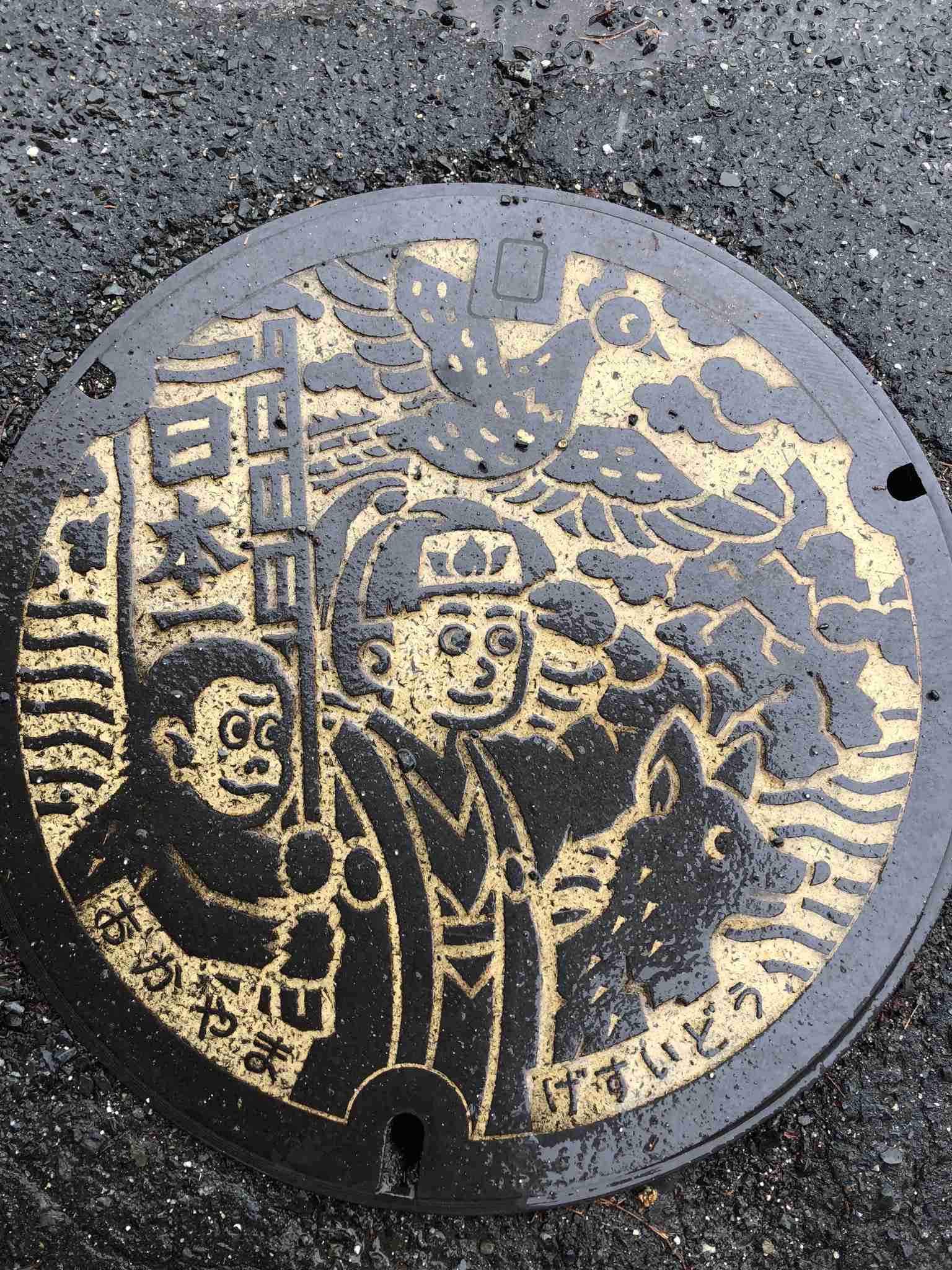 日本各地、様々なマンホールを貼るトピ♪