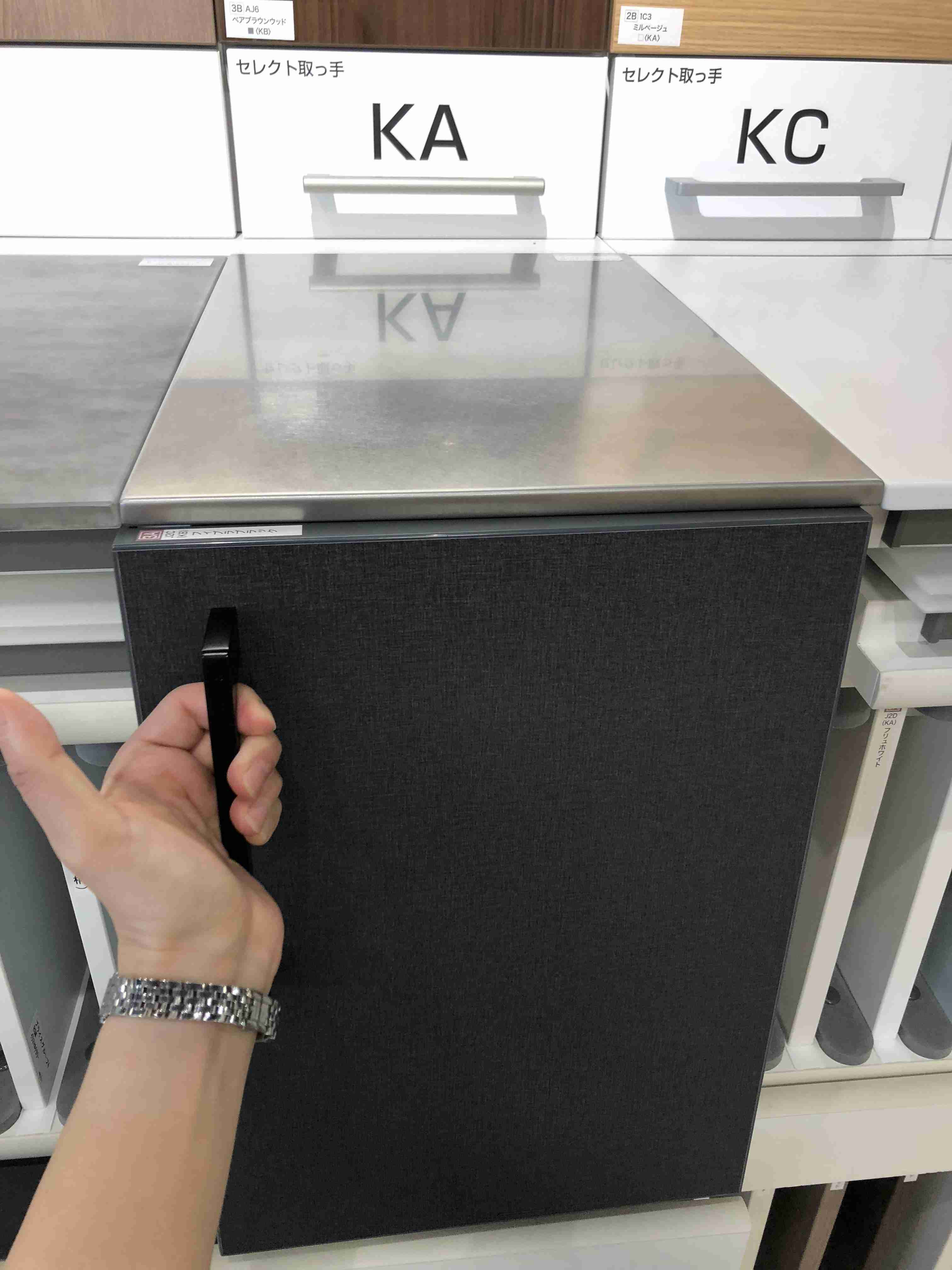 キッチンの高さや色