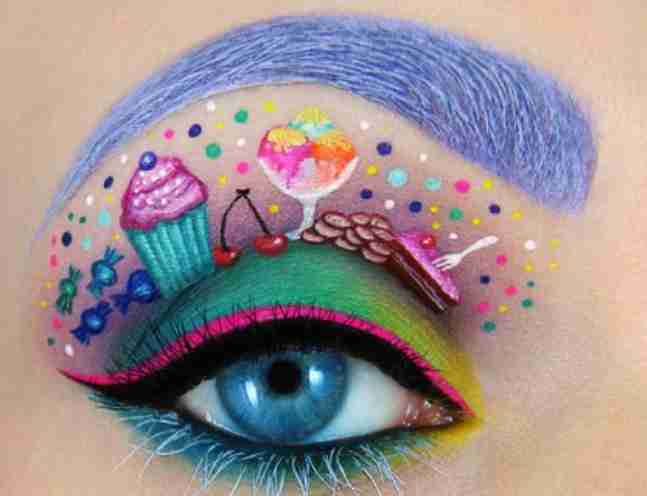 綺麗なアイメイク画像ください