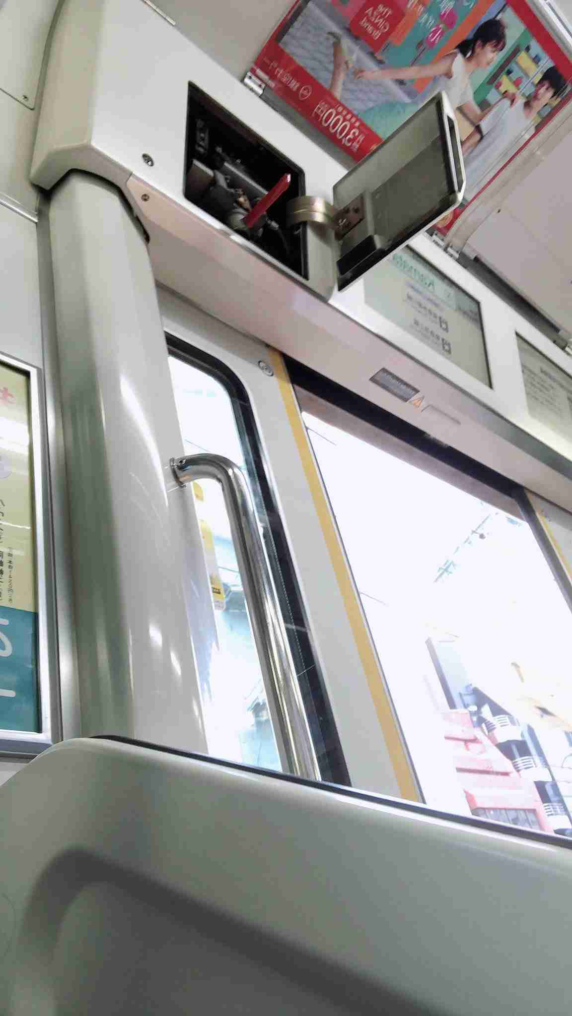 乗客、停車中に線路に下りる　京浜東北線蒲田駅　非常用ドアコック使い