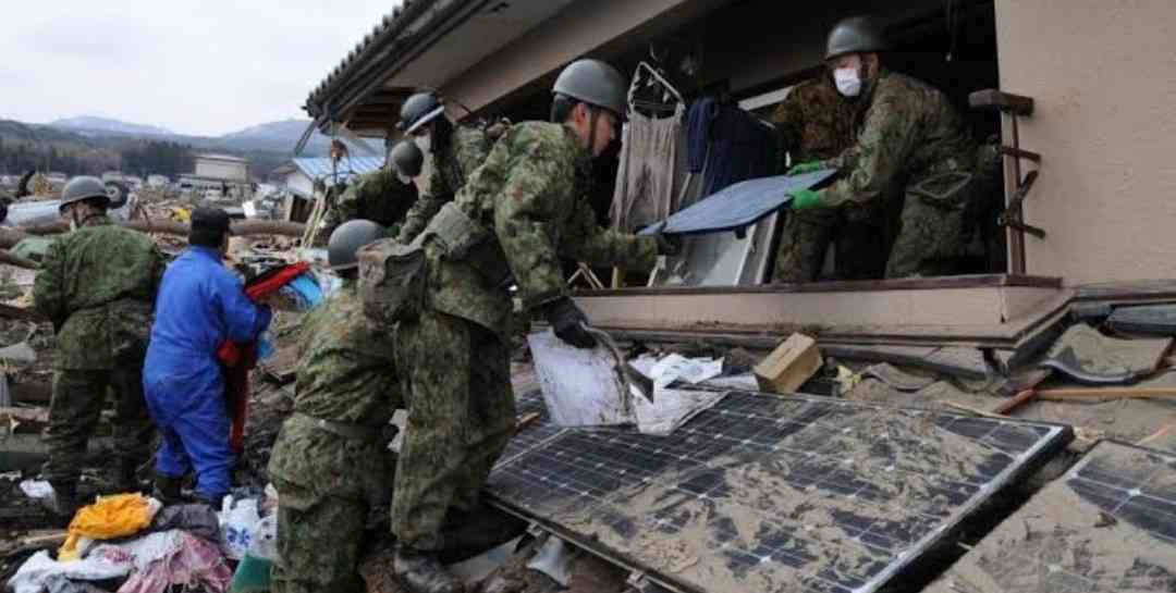 自衛隊、警察官、消防士の方にお礼をいうトピ