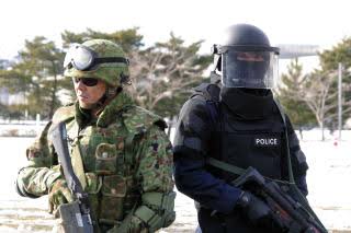自衛隊、警察官、消防士の方にお礼をいうトピ