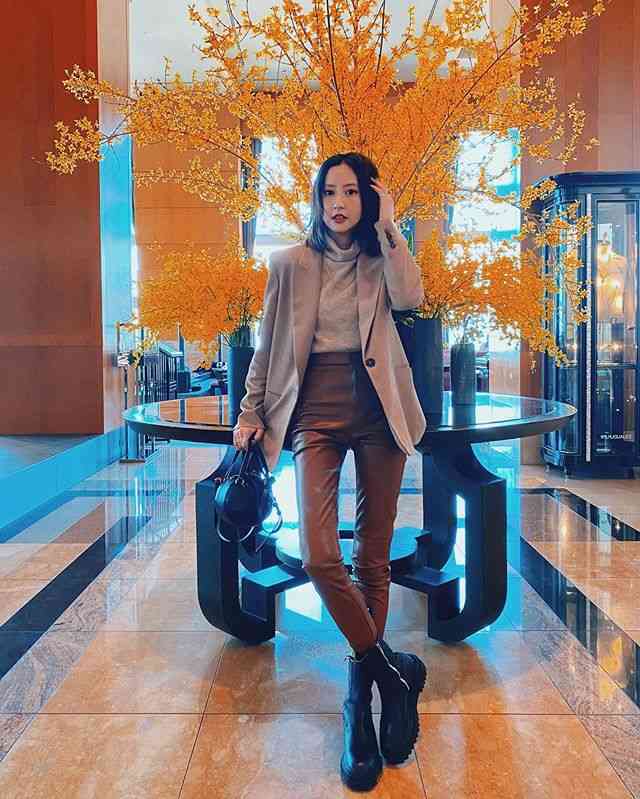 河北麻友子 マスクでもオーラ丸出しで「表参道打ち合わせ」