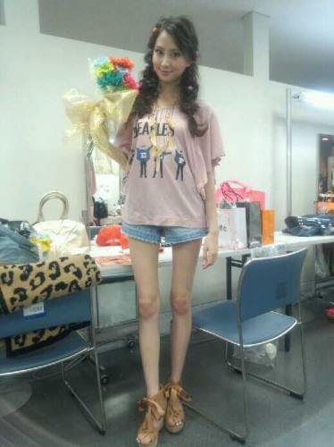 河北麻友子 マスクでもオーラ丸出しで「表参道打ち合わせ」