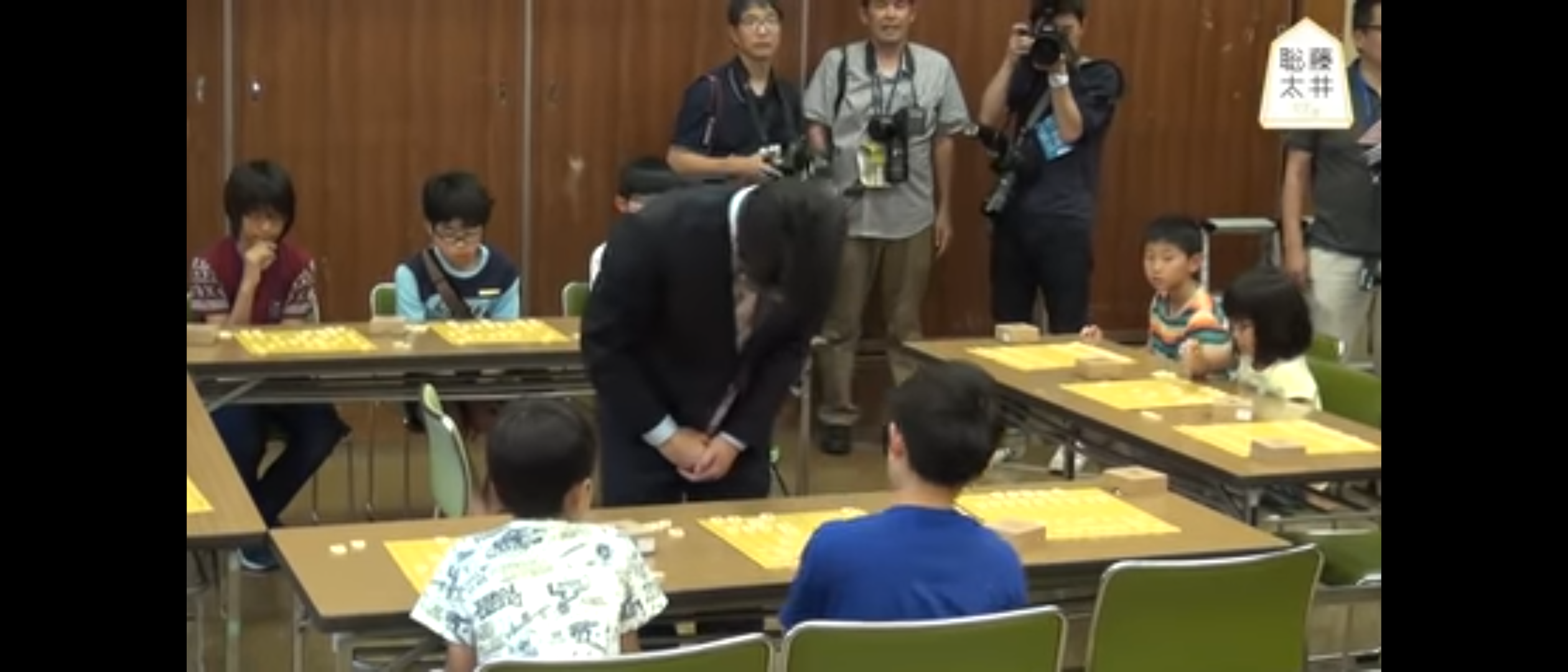 藤井聡太棋聖、『ZIP!』で鉄道模型をプレゼントされ歓喜 「渋い」「ただの模型鉄と化してる」