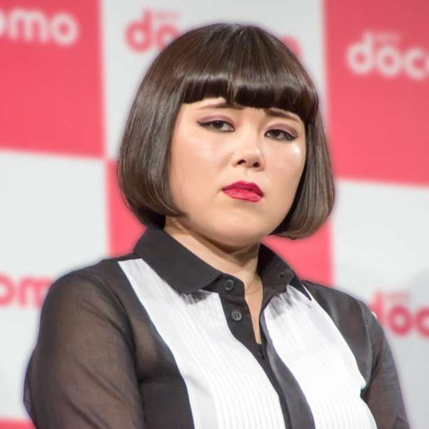 元ブルゾンちえみ藤原史織 人気ブランドのドレス姿投稿、フォロワー「素敵!」
