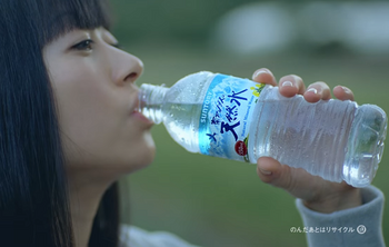人前で飲み物を飲むのが苦手