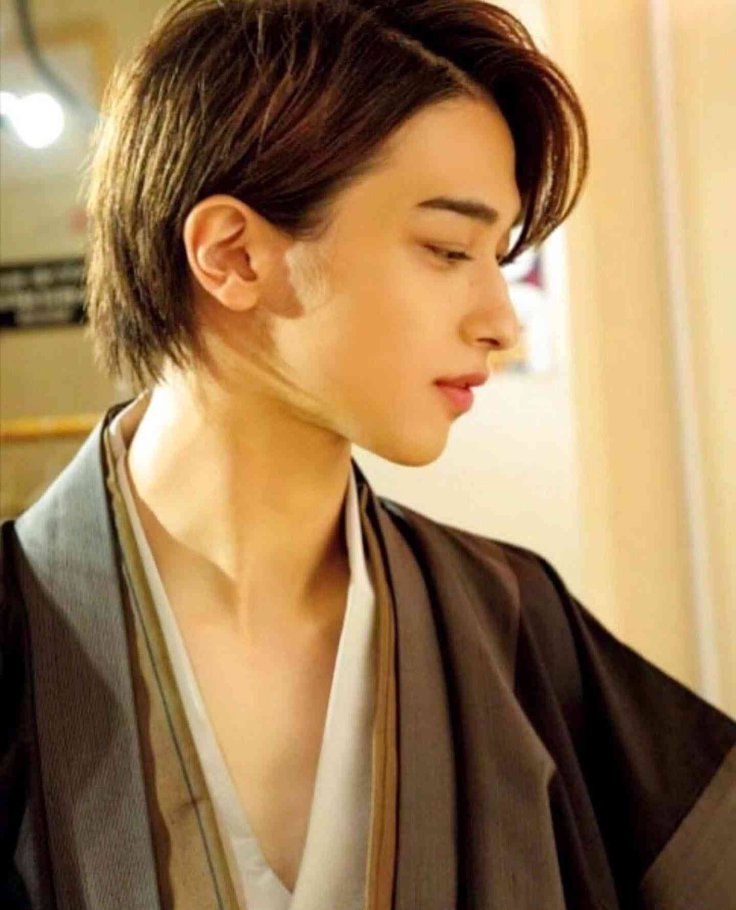 横顔が綺麗すぎる男性芸能人