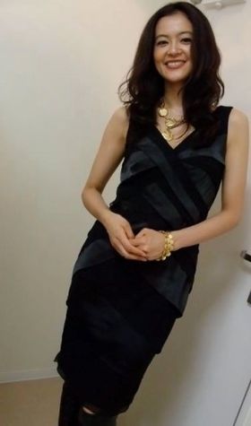 職場に黒い服はダメですか？