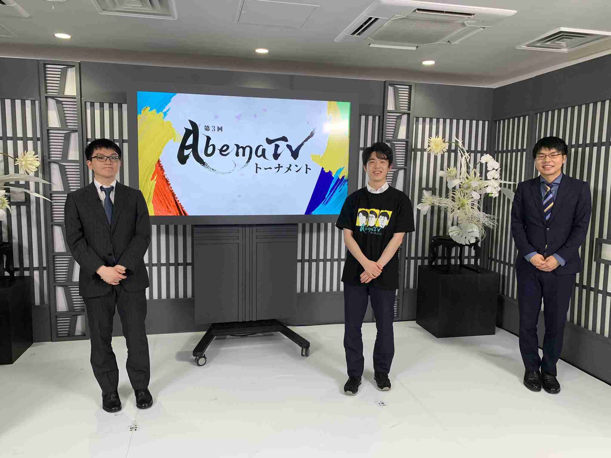 藤井聡太棋聖4連勝 「王位」獲得 史上最年少で「二冠」と「八段」