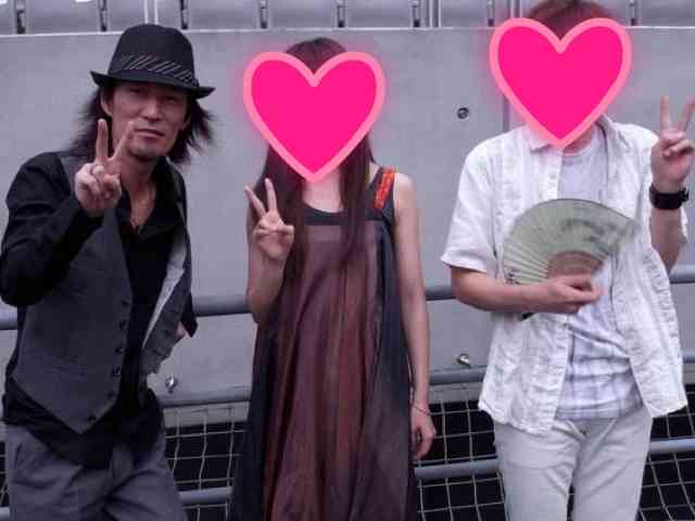 有名グループアーティスト、ボーカルともう一人隠したら分からない説
