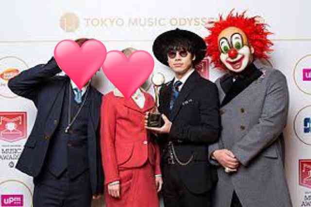 有名グループアーティスト、ボーカルともう一人隠したら分からない説
