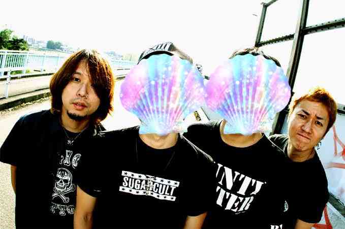 有名グループアーティスト、ボーカルともう一人隠したら分からない説