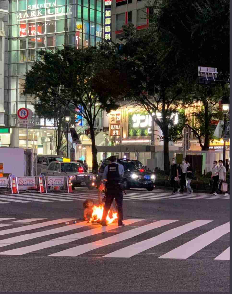 渋谷スクランブル交差点で通行人男性の荷物から出火
