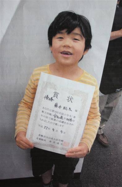 藤井棋聖　2冠奪取へ　師匠の杉本八段が新たな羽織を贈る