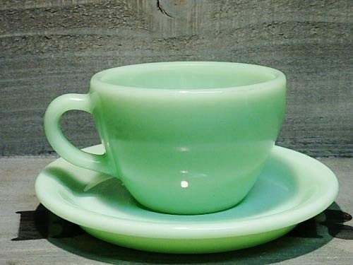 ティーカップ、コーヒーカップを愛でるトピ