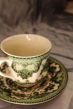 ティーカップ、コーヒーカップを愛でるトピ