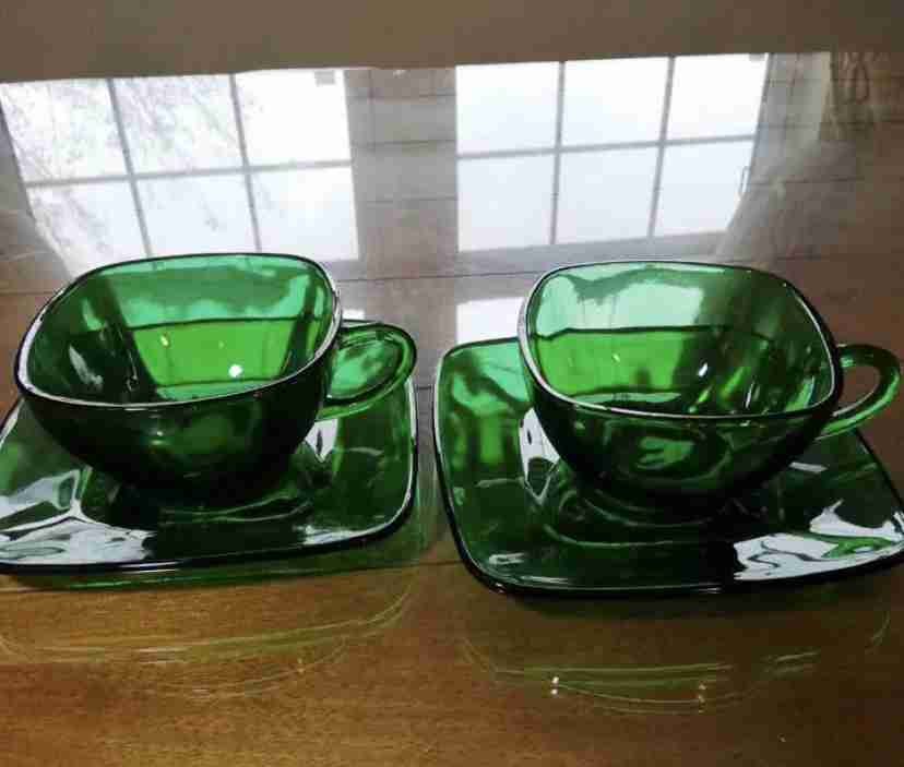ティーカップ、コーヒーカップを愛でるトピ