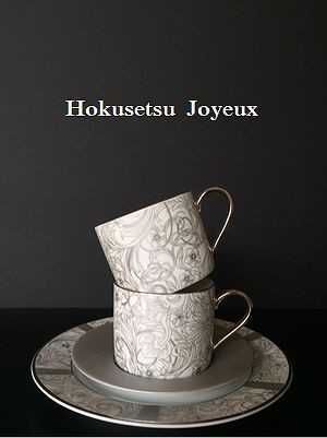 ティーカップ、コーヒーカップを愛でるトピ