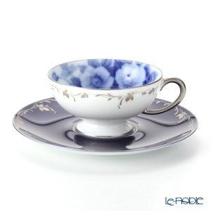 ティーカップ、コーヒーカップを愛でるトピ