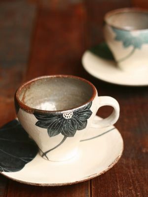 ティーカップ、コーヒーカップを愛でるトピ