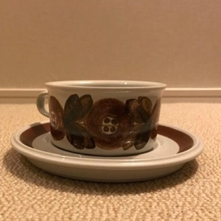 ティーカップ、コーヒーカップを愛でるトピ
