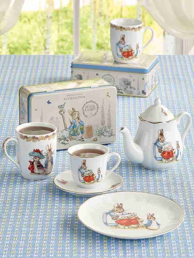 ティーカップ、コーヒーカップを愛でるトピ