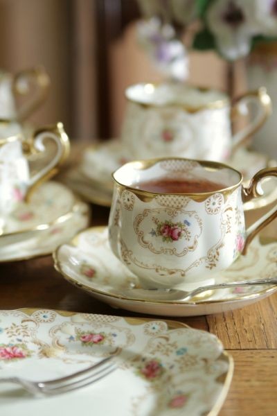 ティーカップ、コーヒーカップを愛でるトピ