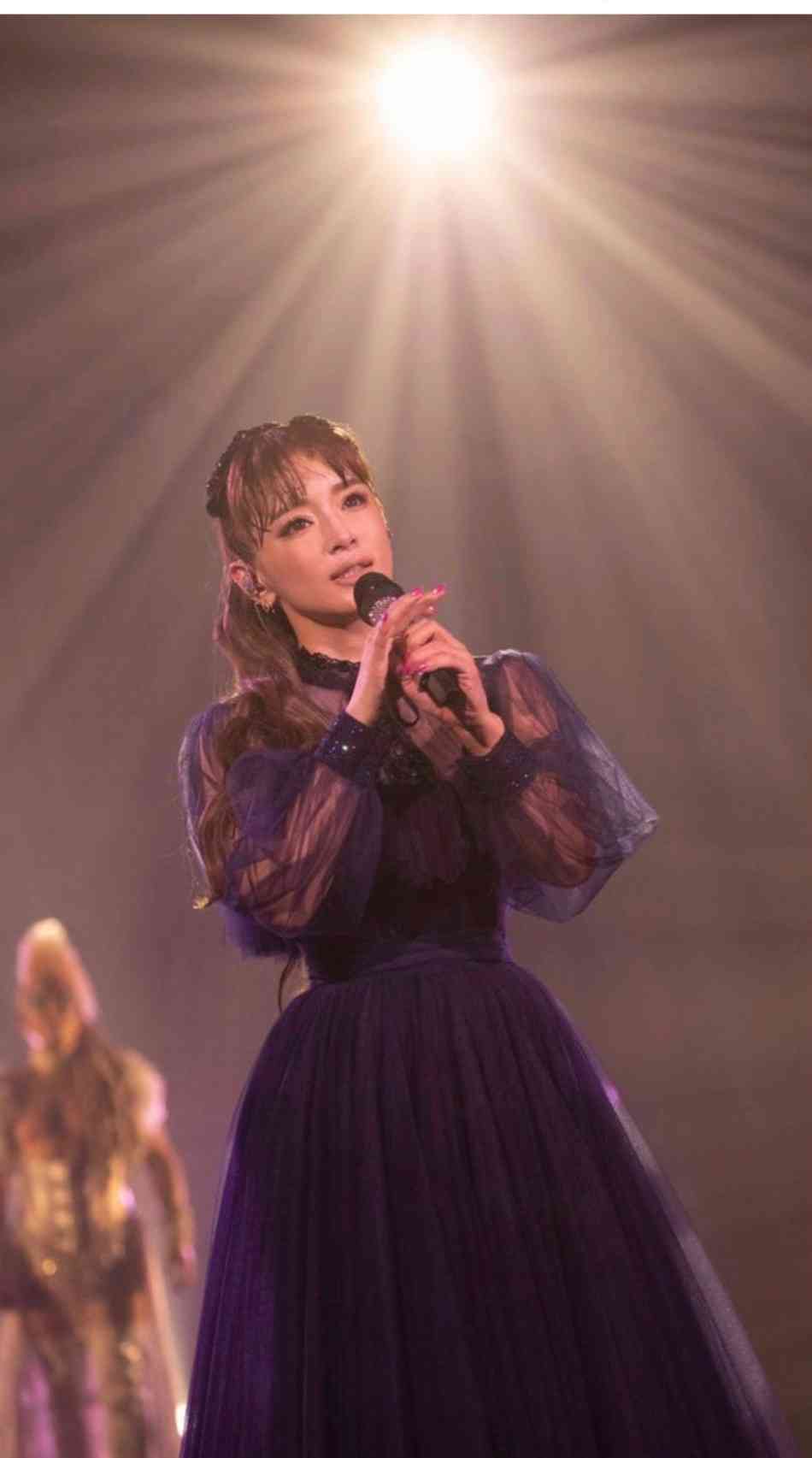 浜崎あゆみ公式ツイッターでファンにお願い「プライベート情報のSNS発信どうか控えて」