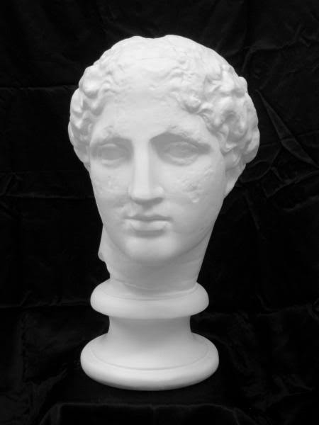 観月ありさ、太ももあらわな美脚ショット「信じられない長さ美しさ」「見とれました」